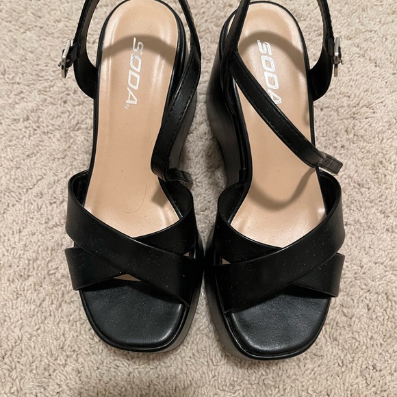 Platform wedge - Picture 3 of 3